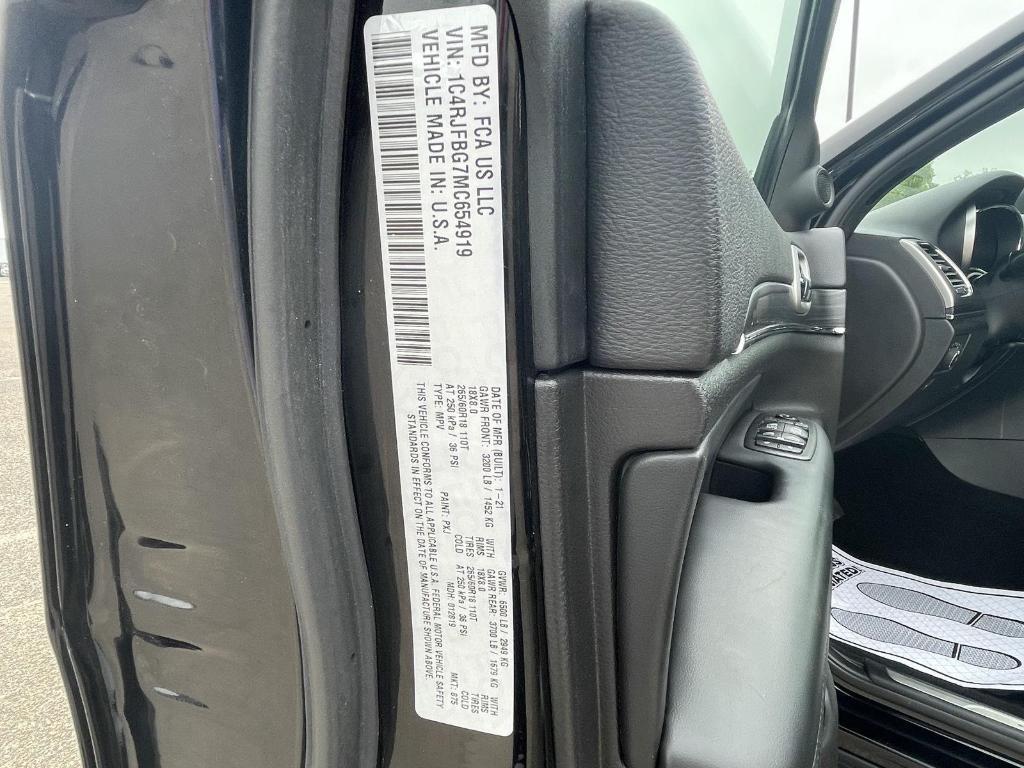 used 2021 Jeep Grand Cherokee car, priced at $31,990
