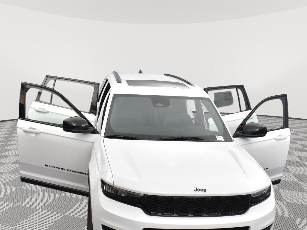 new 2025 Jeep Grand Cherokee L car, priced at $41,164