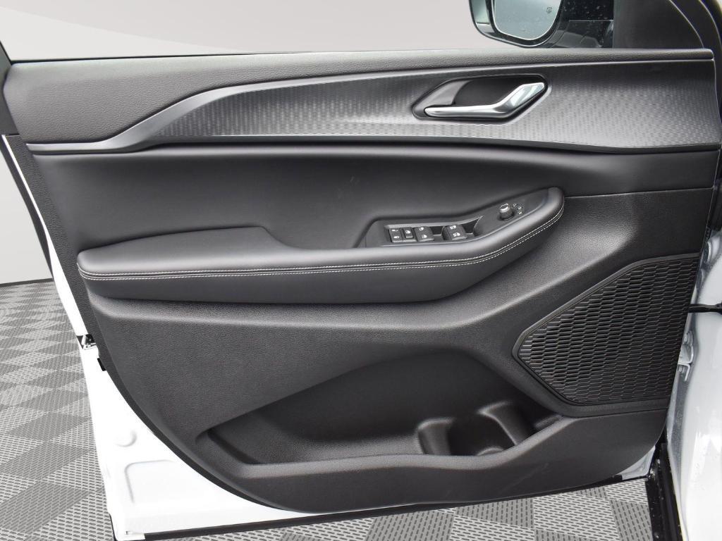 new 2025 Jeep Grand Cherokee L car, priced at $42,166