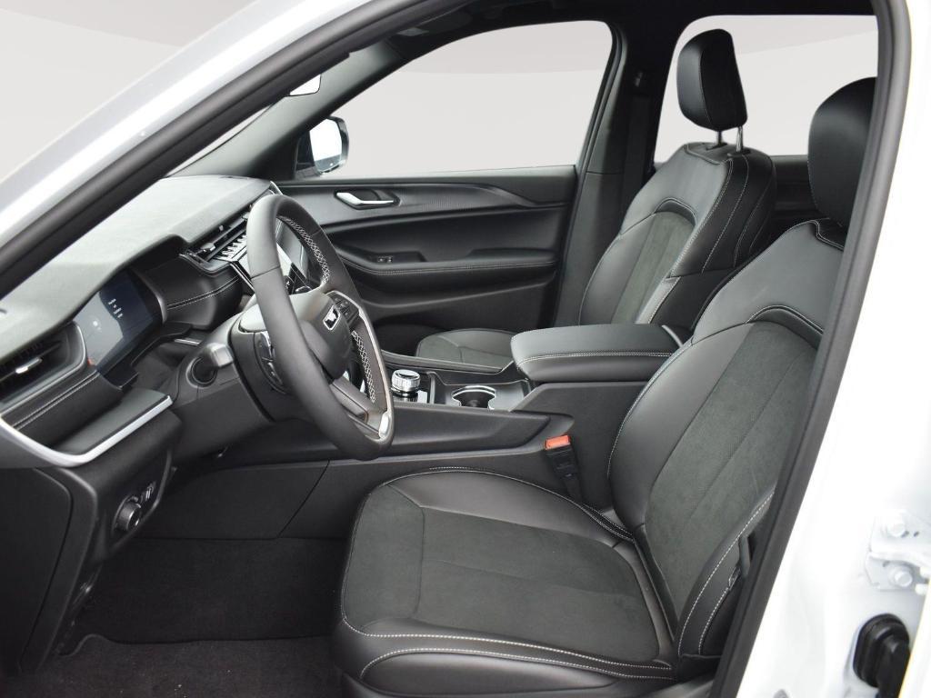 new 2025 Jeep Grand Cherokee L car, priced at $42,166