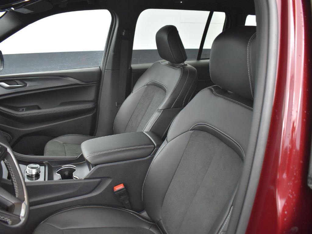 new 2025 Jeep Grand Cherokee car, priced at $40,812
