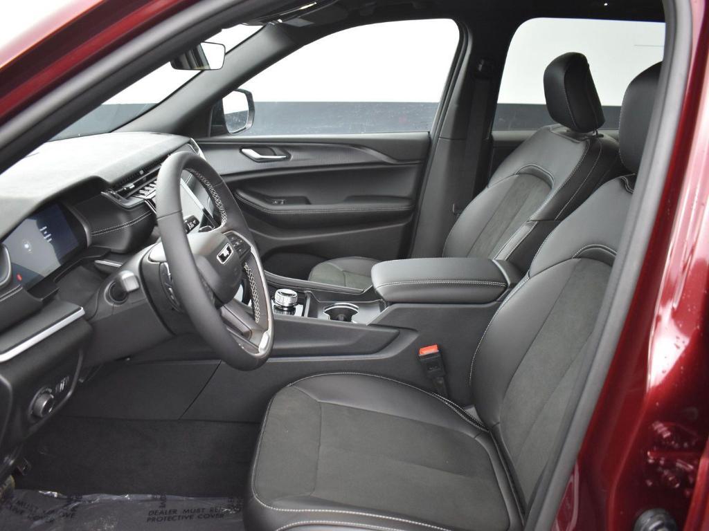 new 2025 Jeep Grand Cherokee car, priced at $40,812