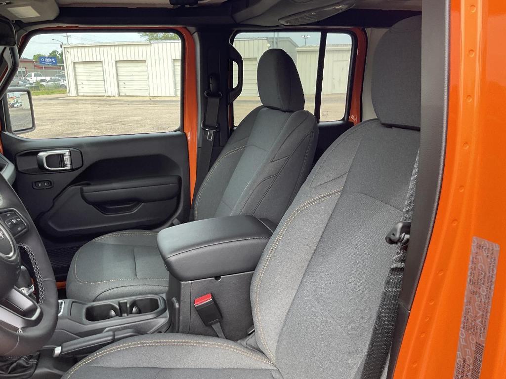 new 2025 Jeep Wrangler car, priced at $53,370
