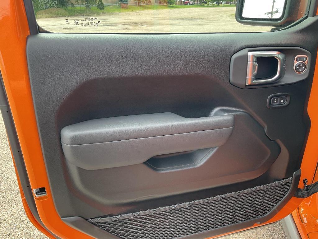 new 2025 Jeep Wrangler car, priced at $53,370