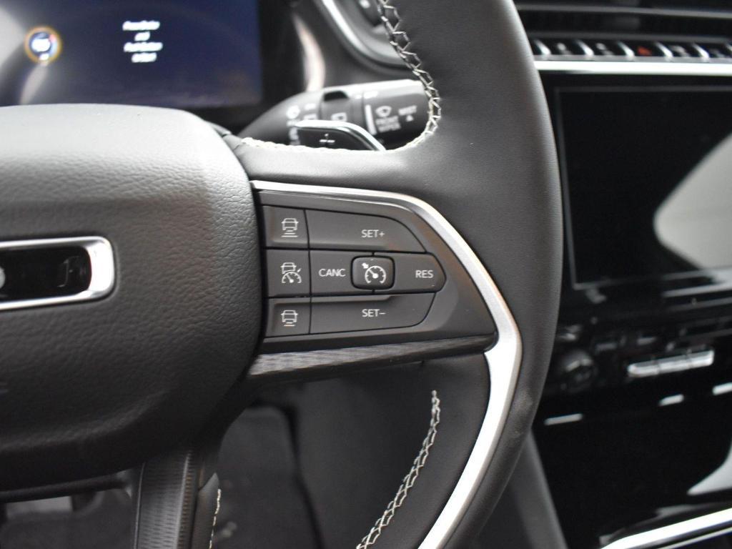 new 2025 Jeep Grand Cherokee L car, priced at $42,674