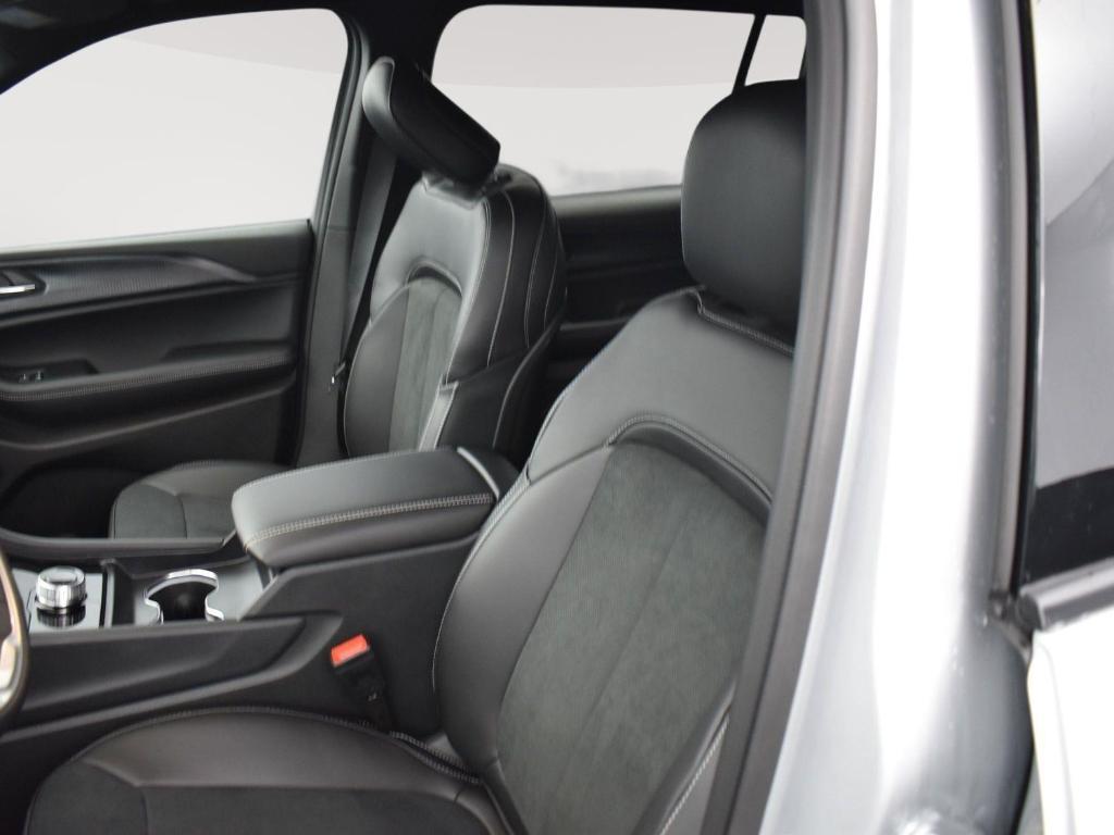new 2025 Jeep Grand Cherokee L car, priced at $42,674