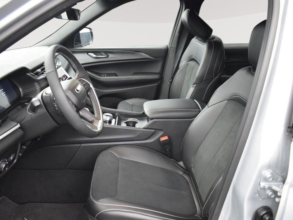 new 2025 Jeep Grand Cherokee L car, priced at $42,674