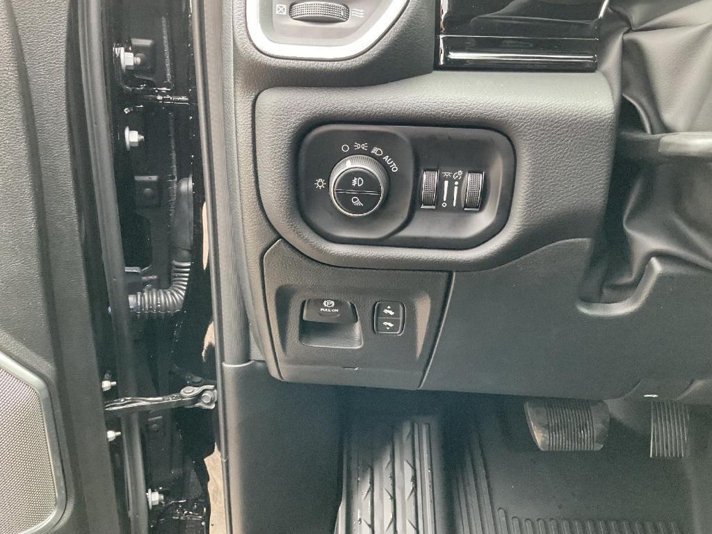 new 2025 Ram 1500 car, priced at $61,704
