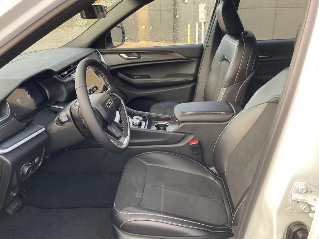 new 2025 Jeep Grand Cherokee L car, priced at $42,855