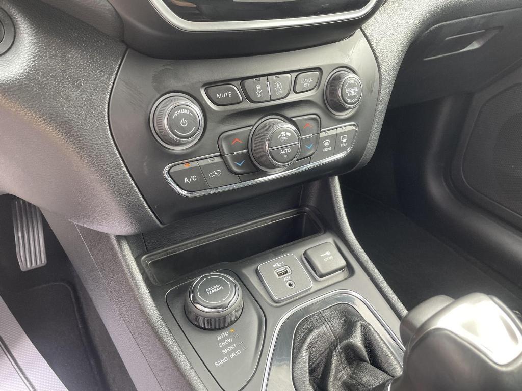 used 2022 Jeep Cherokee car, priced at $28,998