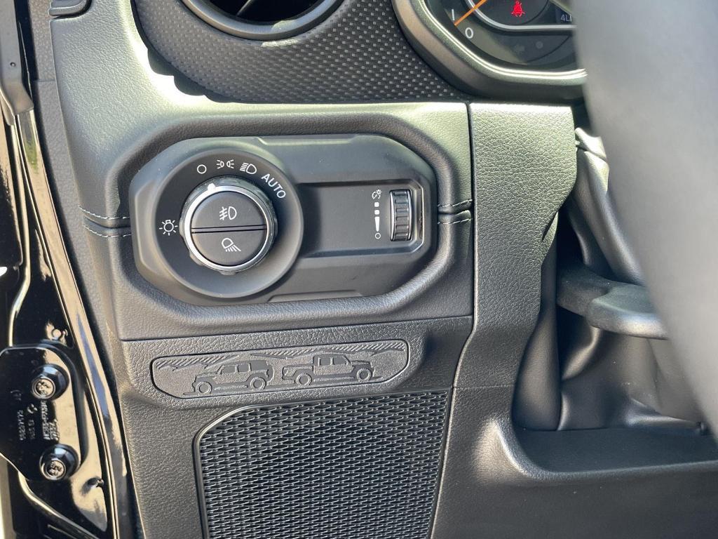 new 2025 Jeep Gladiator car, priced at $52,795