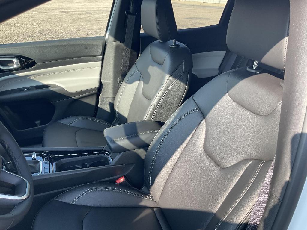 new 2025 Jeep Compass car, priced at $32,182