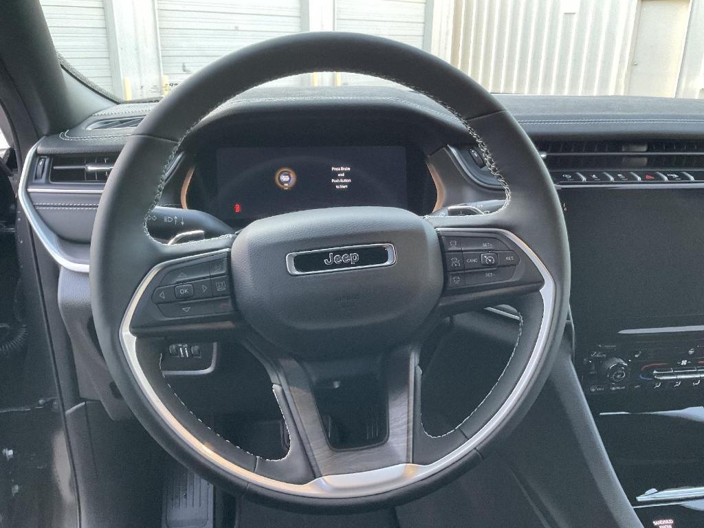 new 2025 Jeep Grand Cherokee car, priced at $45,608