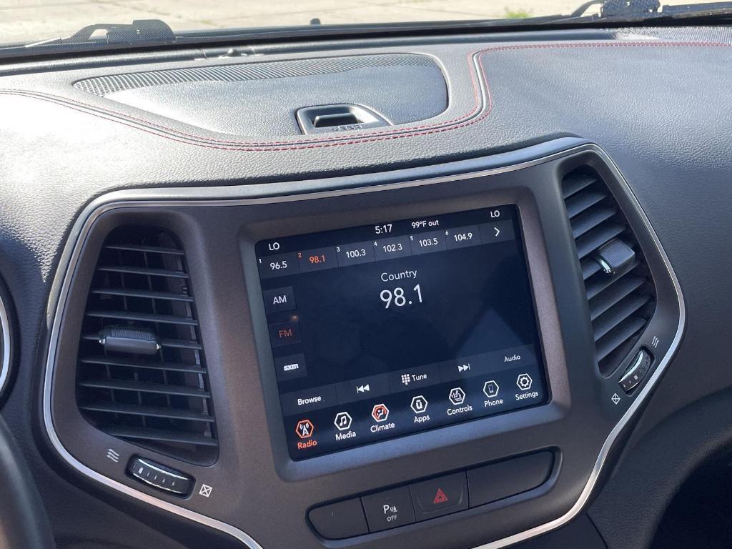 used 2020 Jeep Cherokee car, priced at $23,324