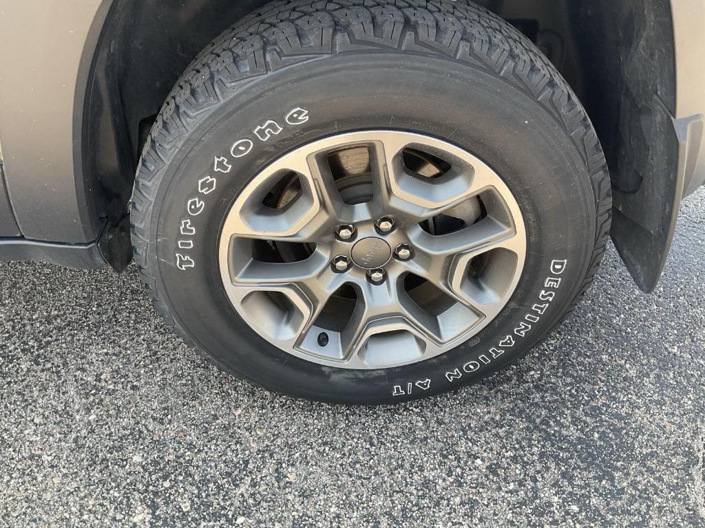 used 2020 Jeep Cherokee car, priced at $20,862