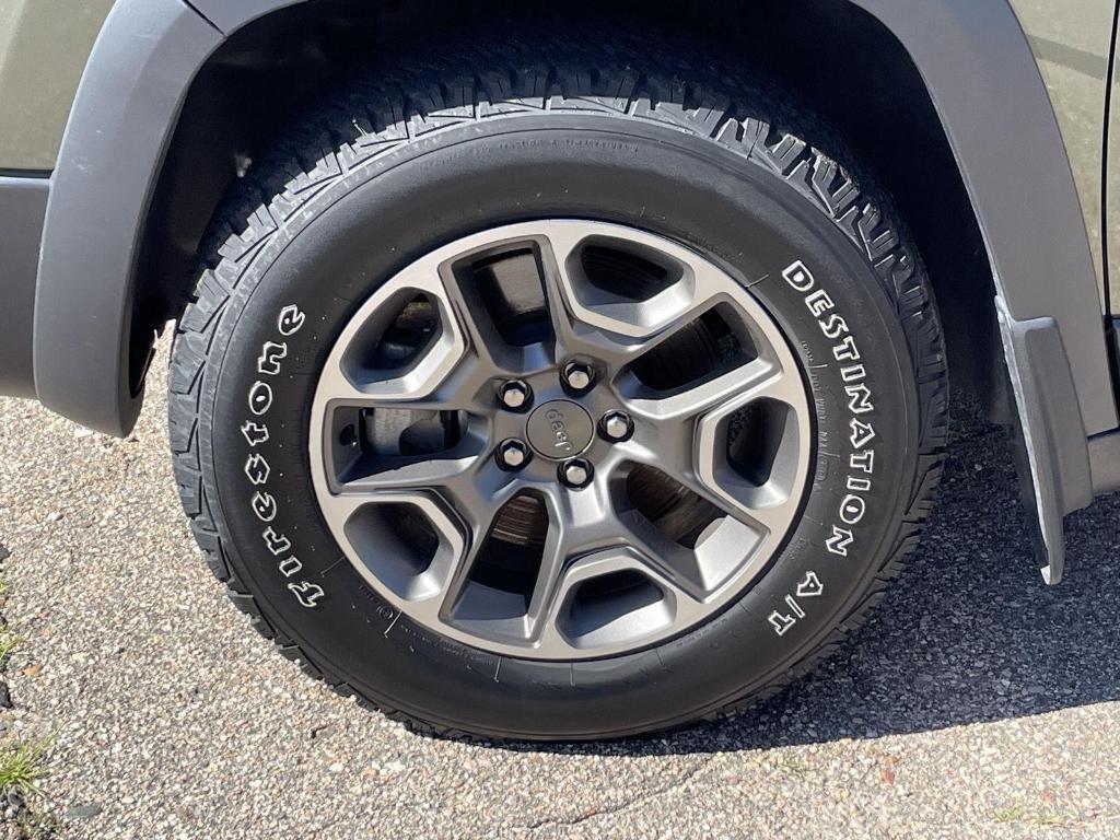 used 2020 Jeep Cherokee car, priced at $23,324