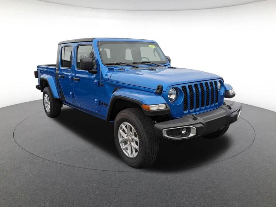 new 2023 Jeep Gladiator car, priced at $53,500