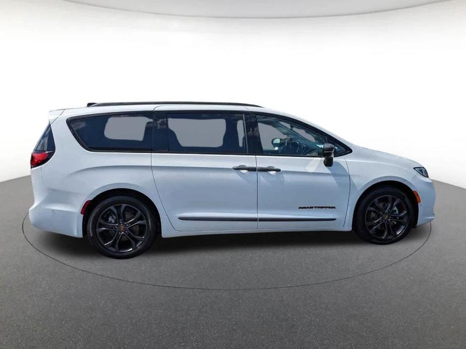 new 2024 Chrysler Pacifica car, priced at $46,745