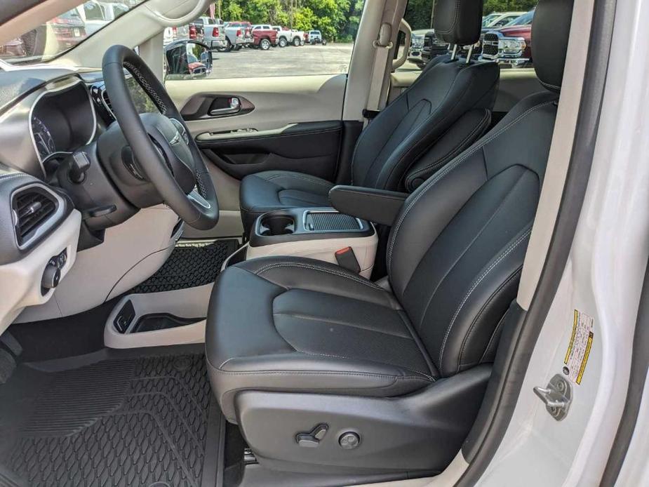 new 2024 Chrysler Pacifica car, priced at $46,745