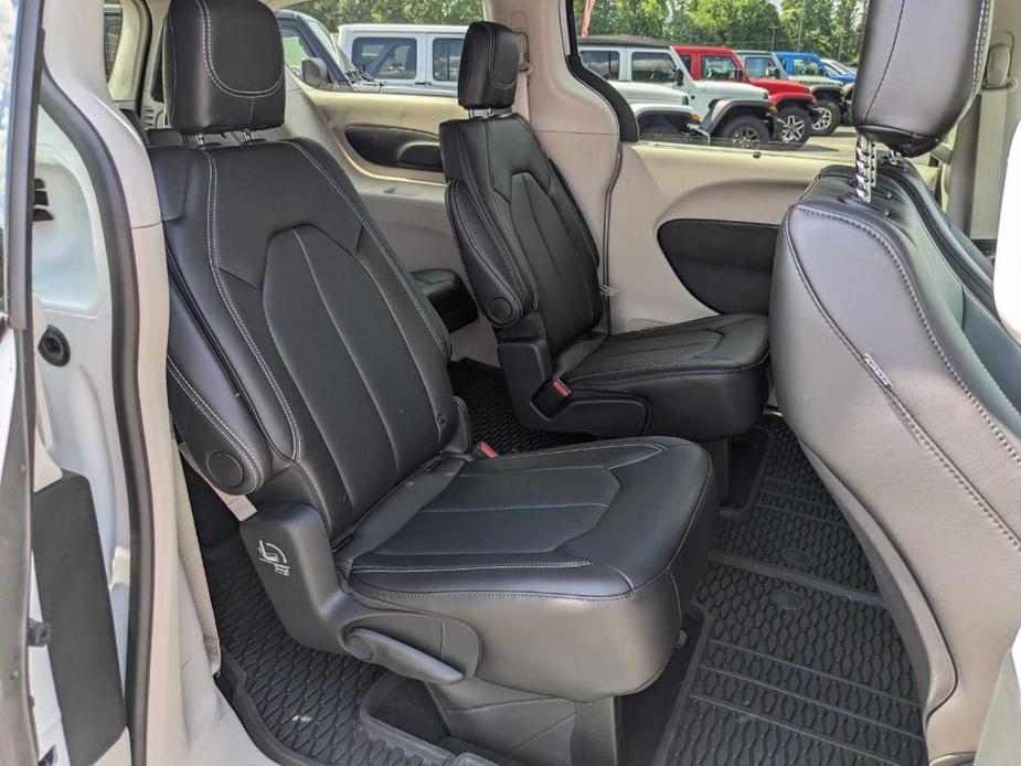 new 2024 Chrysler Pacifica car, priced at $46,745