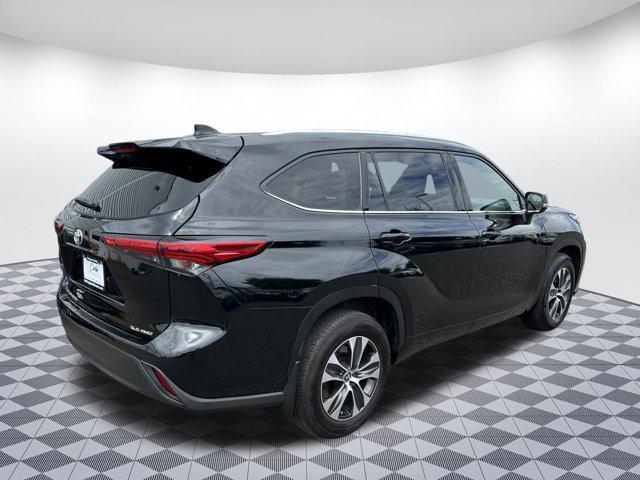 used 2021 Toyota Highlander car, priced at $32,499