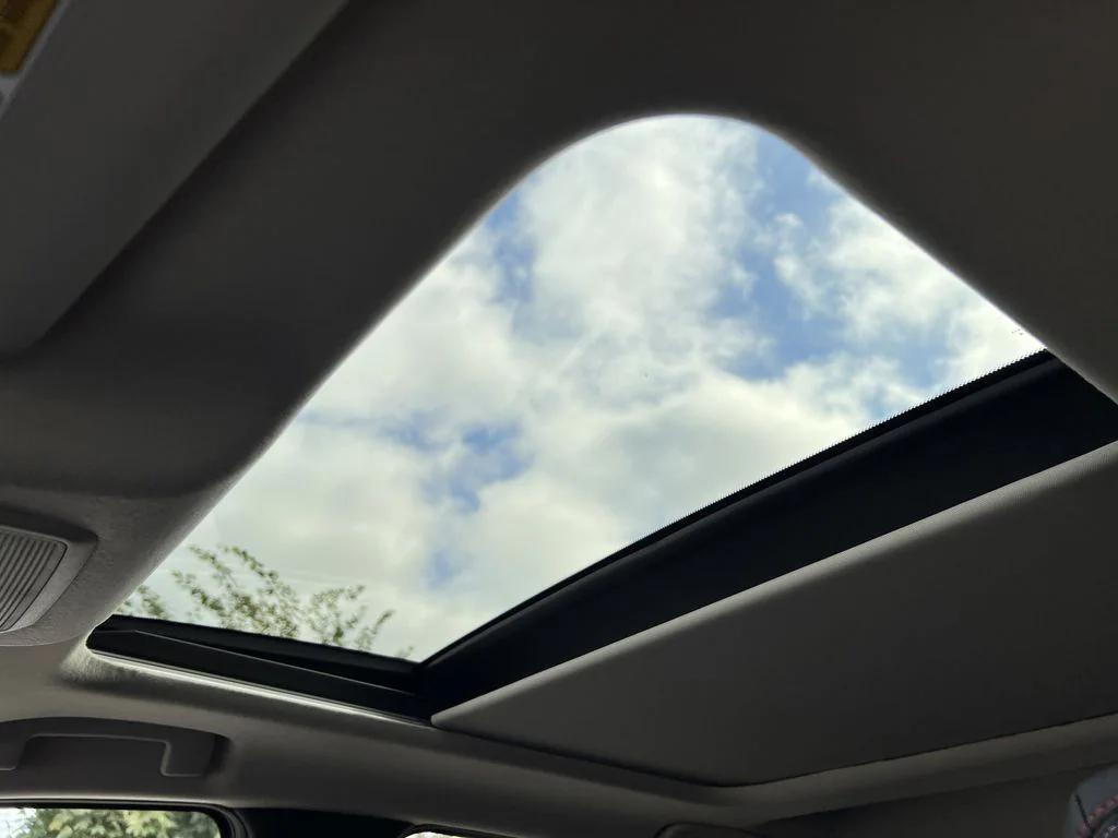 new 2025 Nissan Kicks car, priced at $27,999