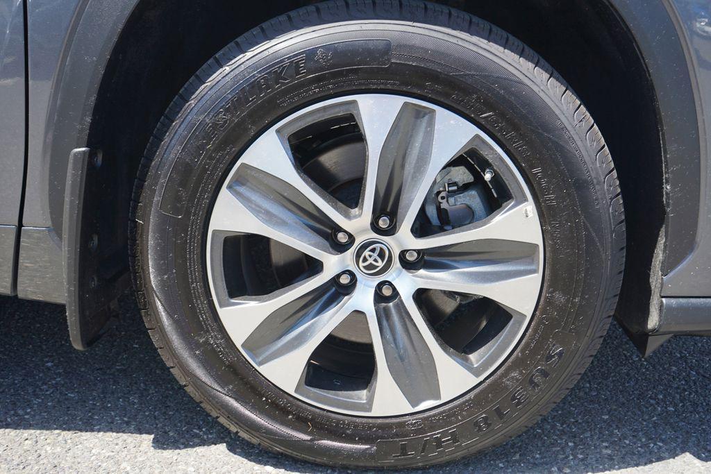 used 2023 Toyota Highlander car, priced at $34,899