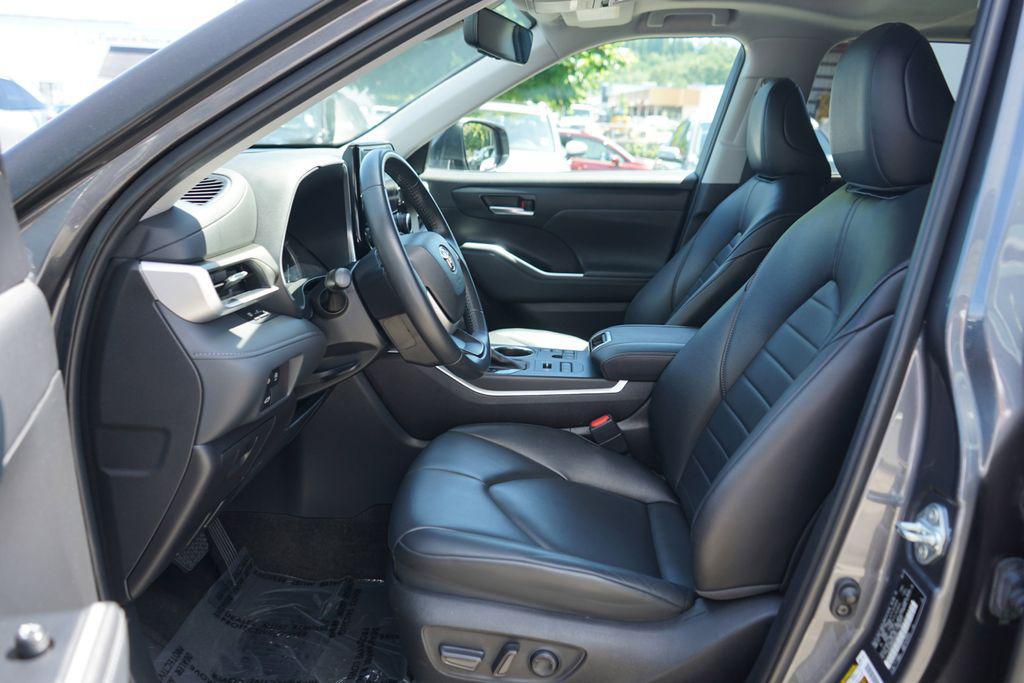 used 2023 Toyota Highlander car, priced at $34,899