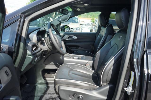 used 2024 Chrysler Pacifica Hybrid car, priced at $29,499