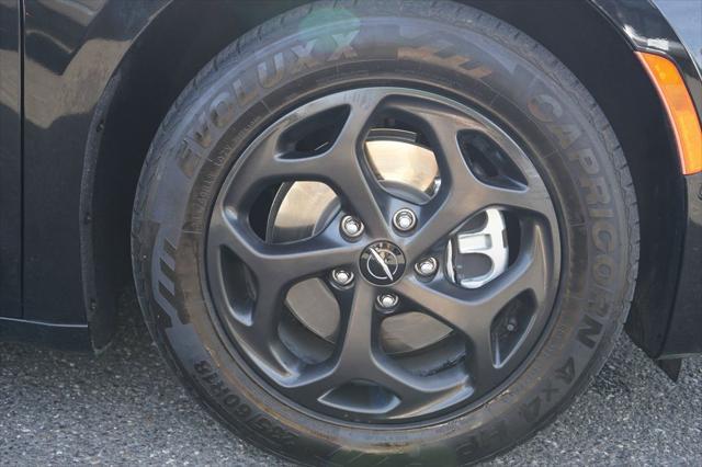 used 2024 Chrysler Pacifica Hybrid car, priced at $29,499