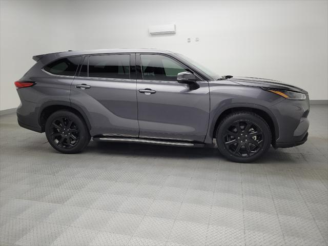 used 2022 Toyota Highlander car, priced at $29,595