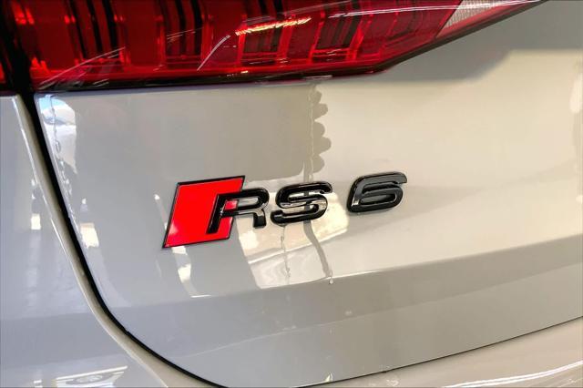 new 2025 Audi RS 6 Avant car, priced at $145,670