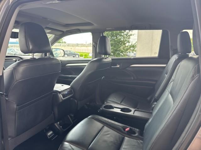 used 2015 Toyota Highlander car, priced at $12,988