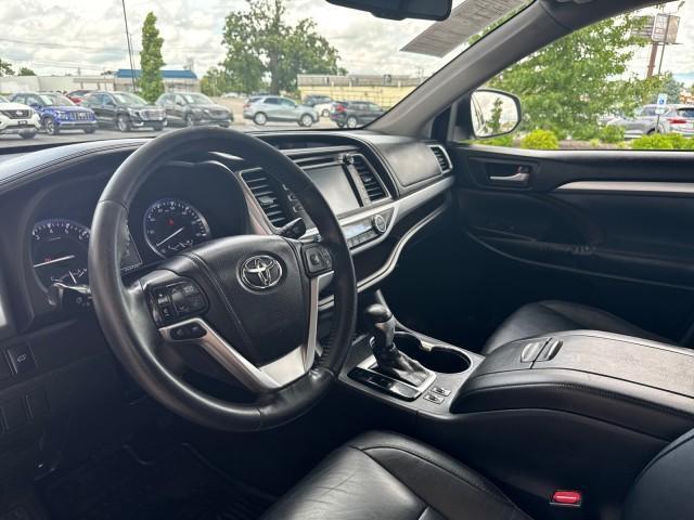 used 2015 Toyota Highlander car, priced at $12,988