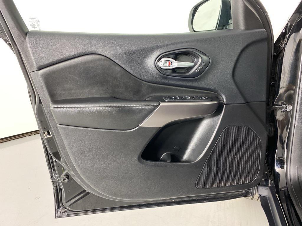 used 2019 Jeep Cherokee car, priced at $16,652