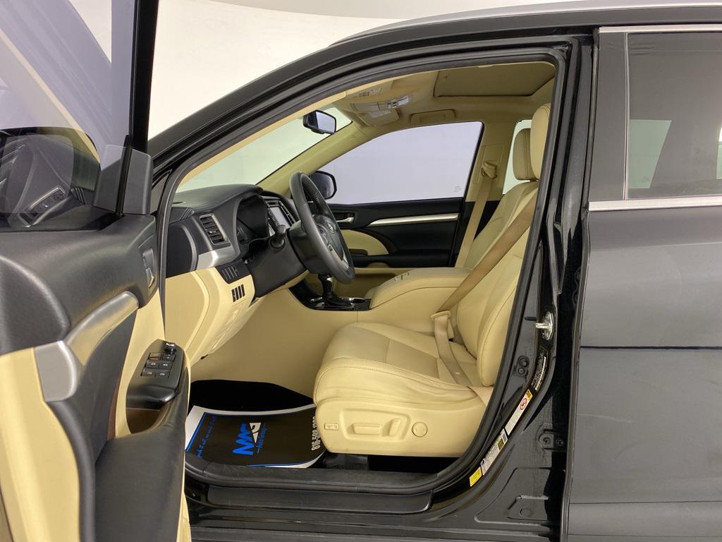 used 2014 Toyota Highlander car, priced at $16,897
