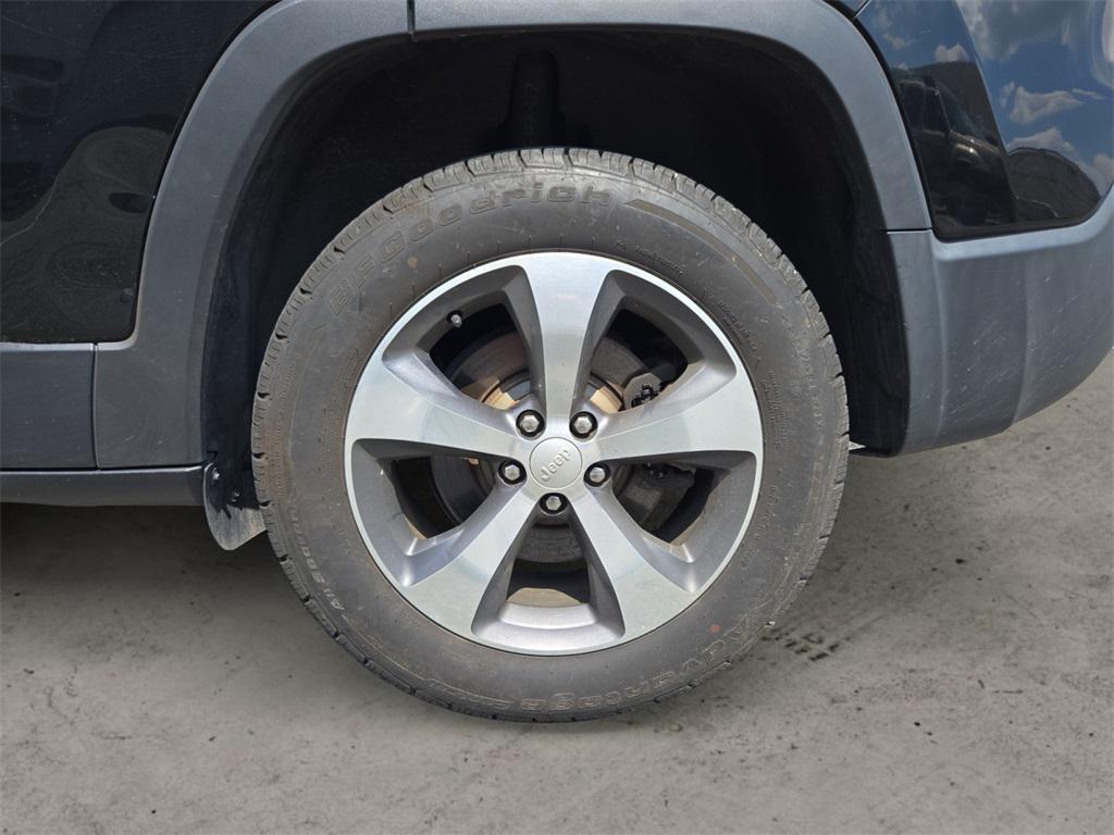 used 2019 Jeep Cherokee car, priced at $17,595
