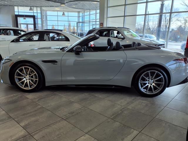 new 2025 Mercedes-Benz AMG SL 43 car, priced at $120,455