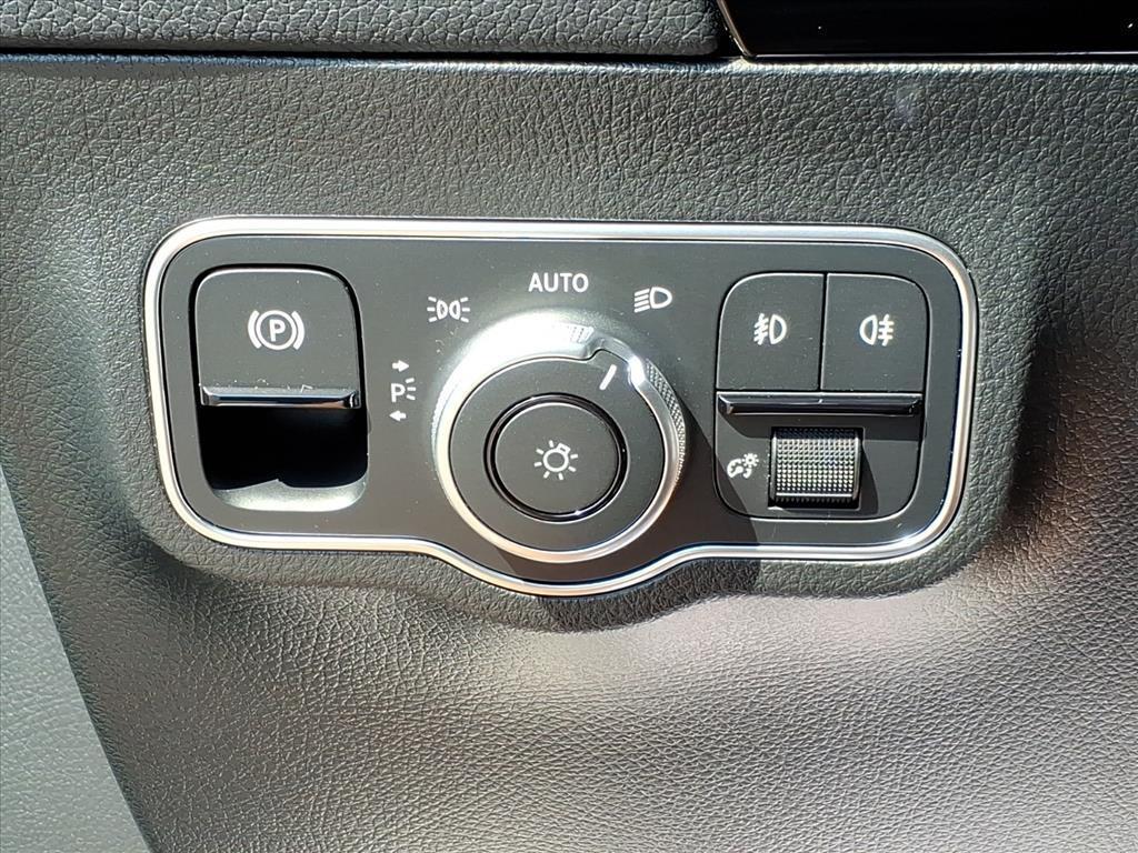 used 2025 Mercedes-Benz GLA 250 car, priced at $37,998