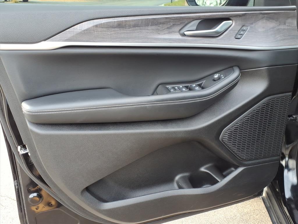 used 2024 Jeep Grand Cherokee car, priced at $36,998