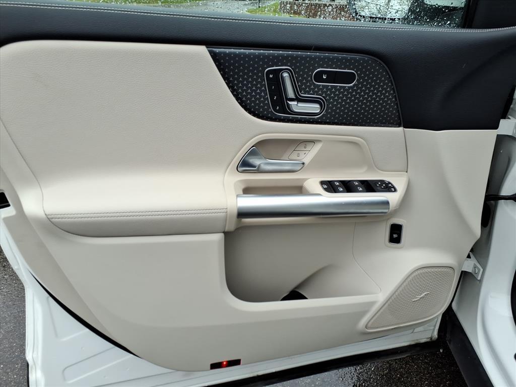 used 2025 Mercedes-Benz GLA 250 car, priced at $37,998