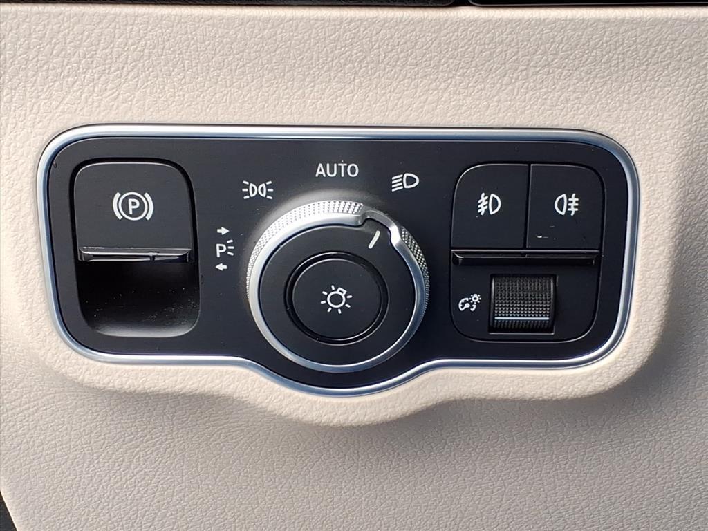 used 2025 Mercedes-Benz GLA 250 car, priced at $37,998