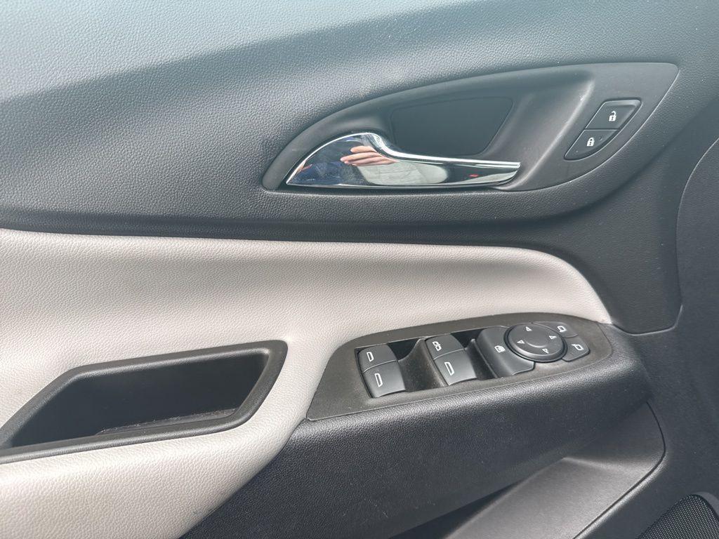 used 2023 Chevrolet Equinox car, priced at $19,687