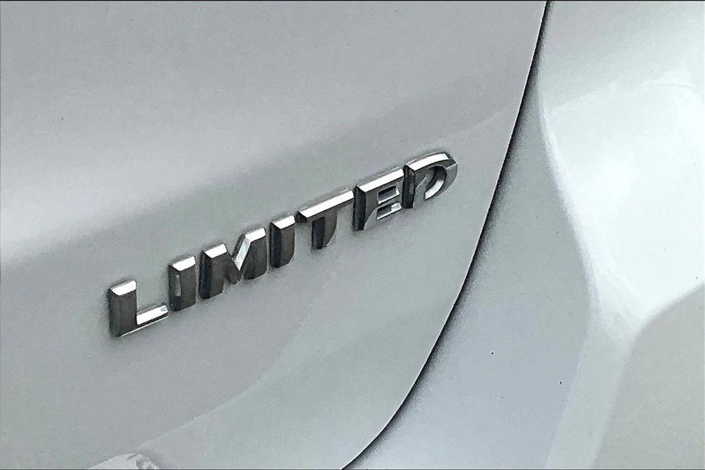 used 2017 Jeep Grand Cherokee car, priced at $17,638