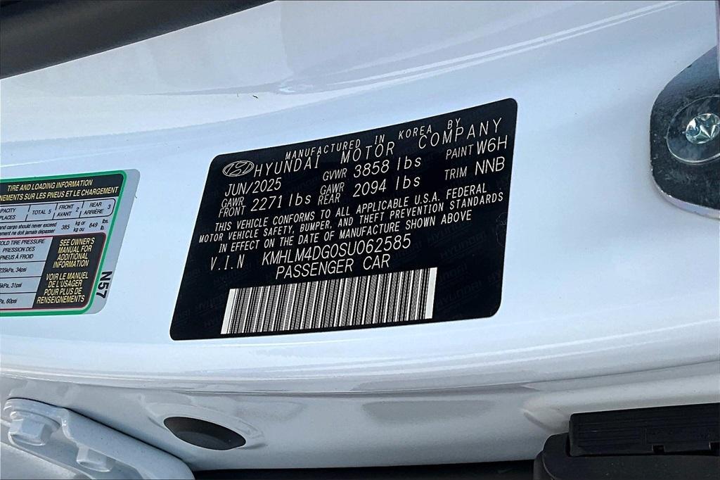 new 2025 Hyundai Elantra car, priced at $24,854