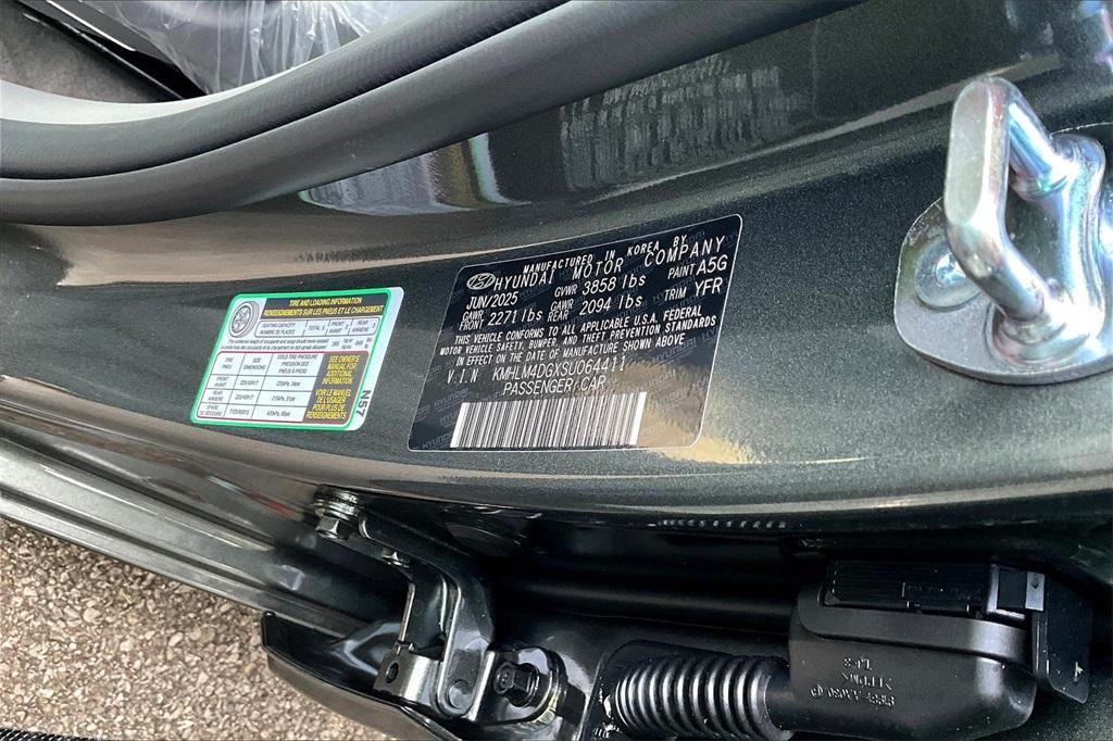 new 2025 Hyundai Elantra car, priced at $23,007