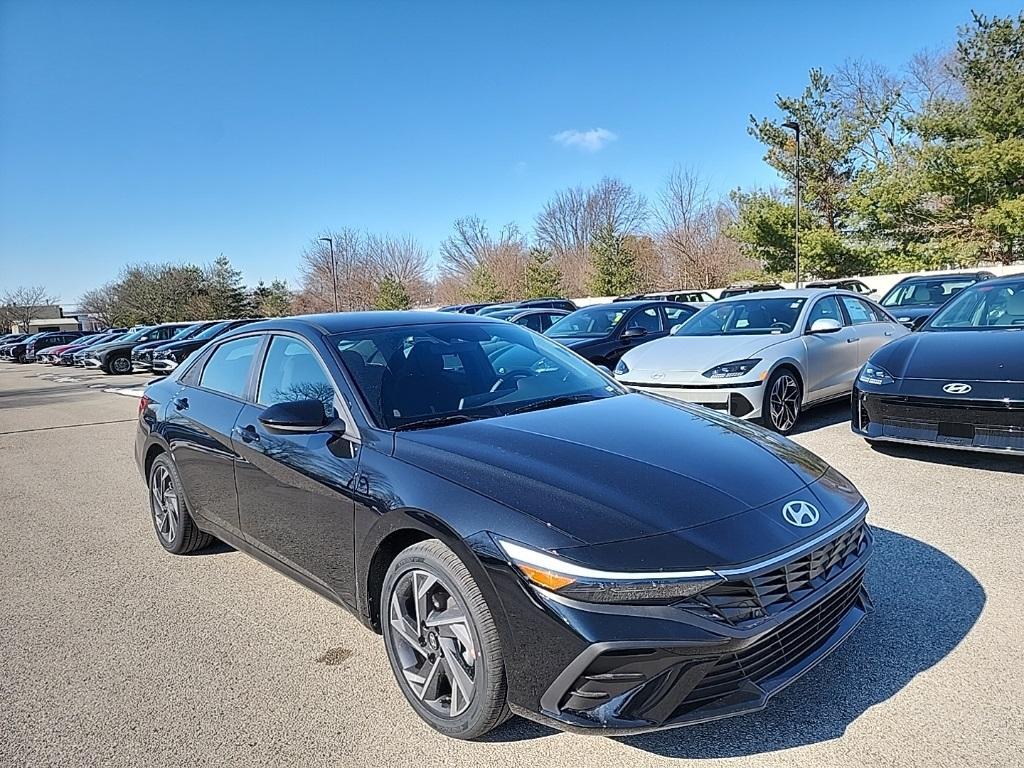 new 2025 Hyundai Elantra HEV car, priced at $27,378