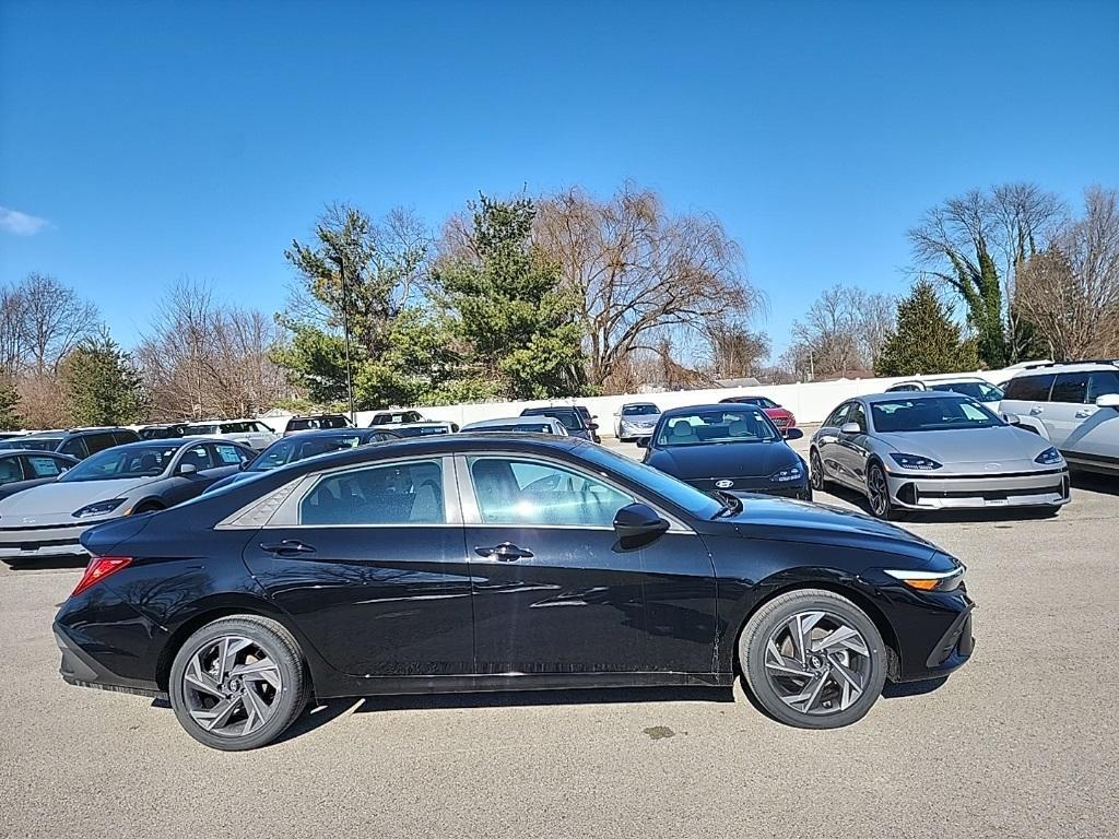 new 2025 Hyundai Elantra HEV car, priced at $27,378