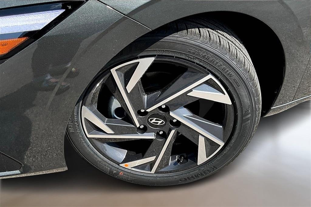 new 2025 Hyundai Elantra car, priced at $22,916