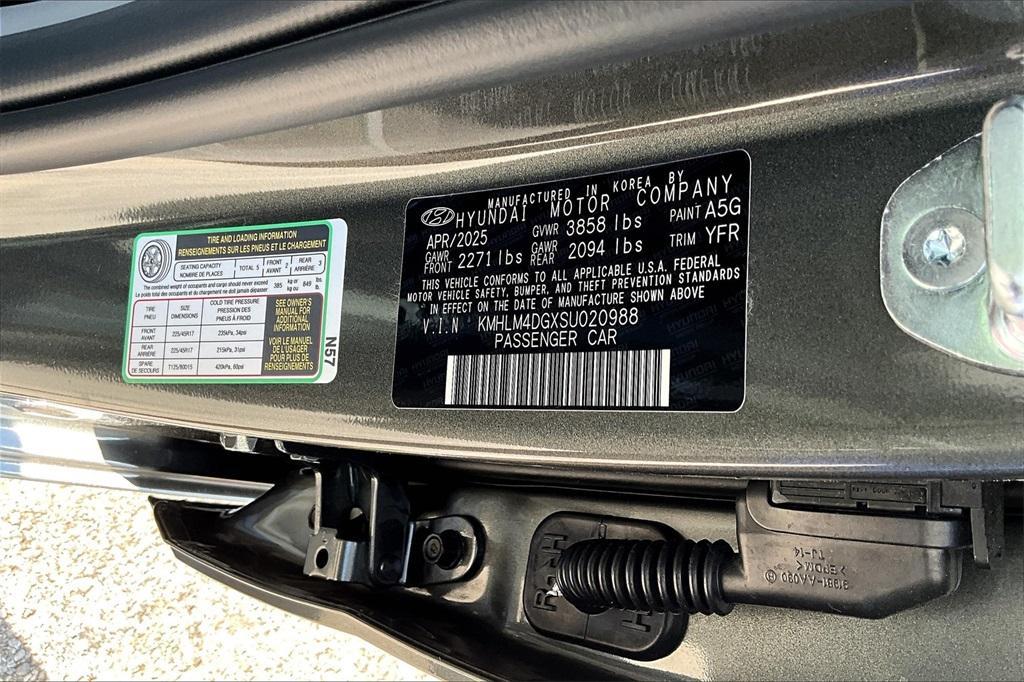new 2025 Hyundai Elantra car, priced at $22,916